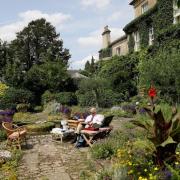 Le prince Charles en son jardin