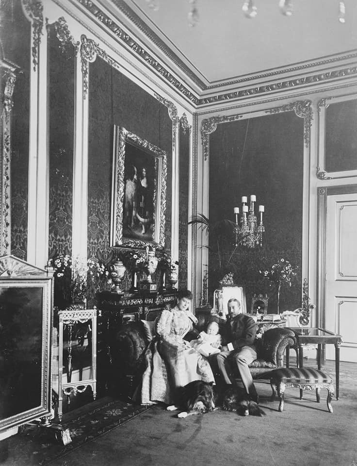Le duc et la duchesse d'York et leur fils aîné Edward